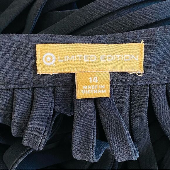 Target Limited Edition Sexy Back Strip Accent Sheath LBD Knee Length Dress Sz 14 - Picture 6 of 13